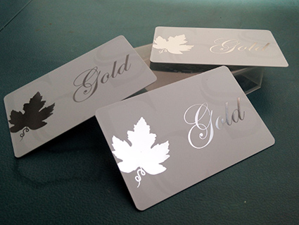 พิมพ์การ์ด pvc เฉพาะจุดสีทอง บัตรพิมพ์เคเงิน ทำบัตรปั๊มฟอยล์